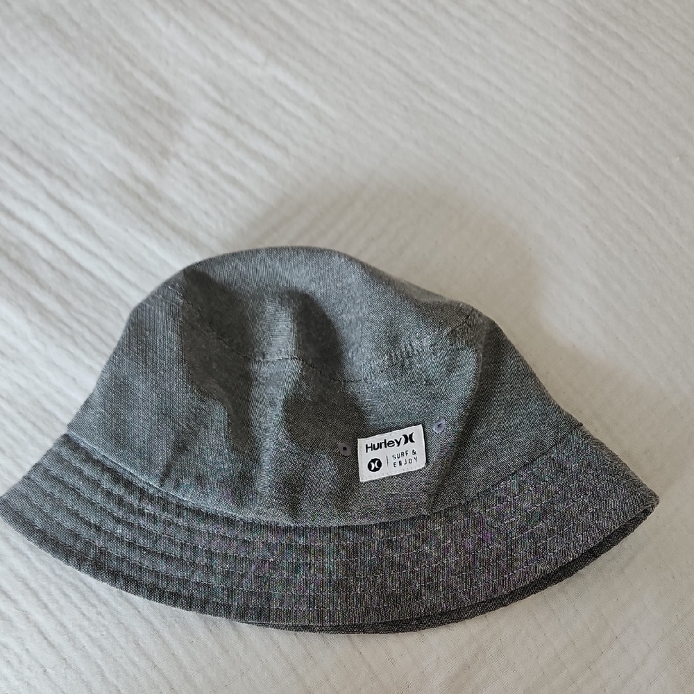 Hurley Gray Bucket Hat Versatile Accessory
